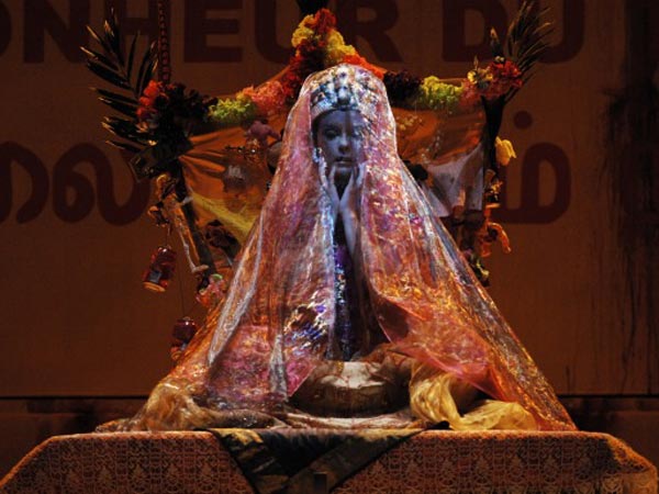 <font color='#ffcc00' size='+1'>チューリッヒ歌劇場　「真珠採り」</font><br>オペラを観に行くとき。しかもいい席が取れている場合ならなおさら、前日、できるだけ睡眠をとるようにする。<br>
													チューリッヒ歌劇場のように、1100という小さな空間では、舞台との距離も遠くない。(Read more)